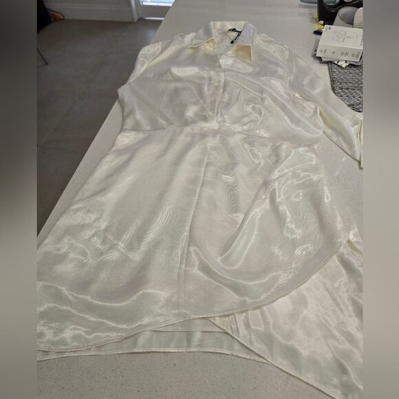 Elegant White Wrap Dress - Picture 9 of 16